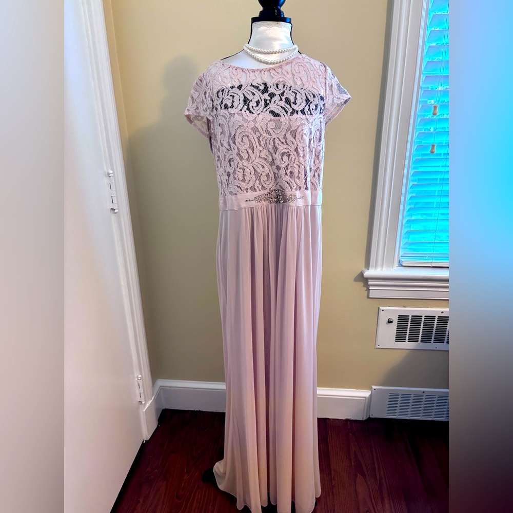 ADRIANNA PAPPEL MOTHER OF THE BRIDE Dress - Stunning